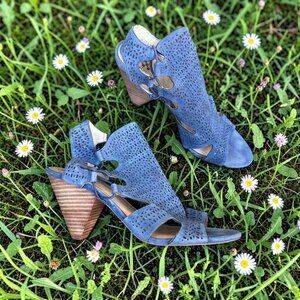 Vince Camuto Eadon Blue Suede Sandals Laser-cut Stacked Cone Heels Size 8.5